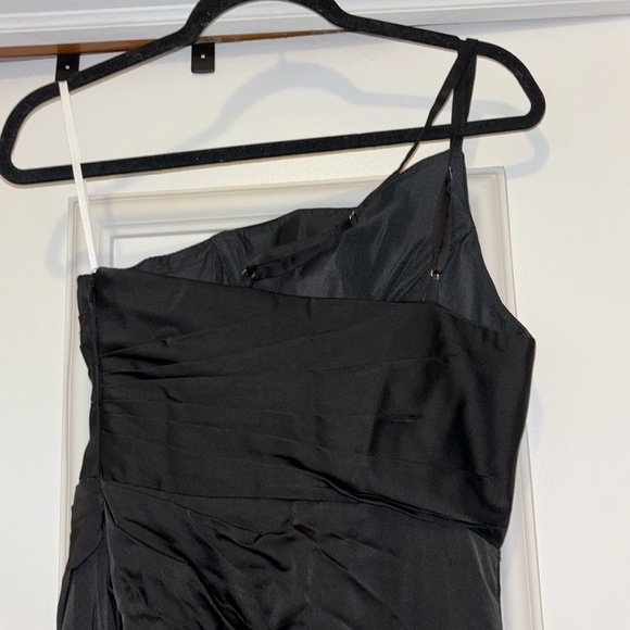 One Shoulder Asymmetric Crepe Bridesmaid Dress - Size 6 - Picture 5 of 5